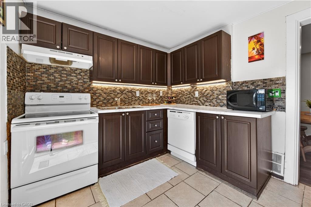 












30 CAMBRIDGE Avenue

,
Hamilton,




Ontario
L8H1T5

