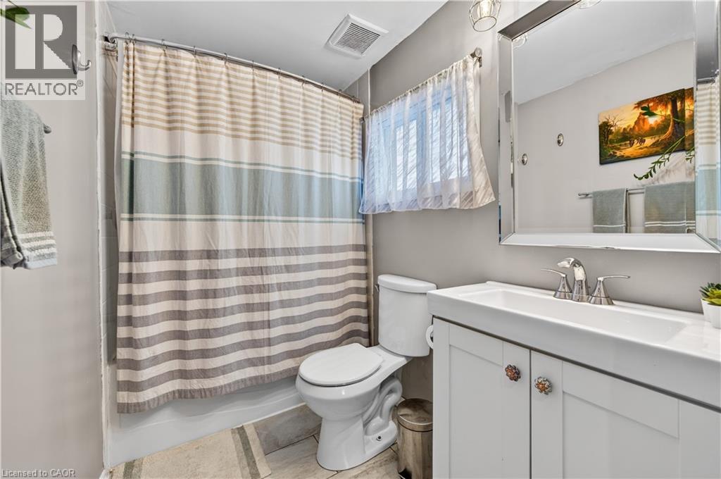 












30 CAMBRIDGE Avenue

,
Hamilton,




Ontario
L8H1T5

