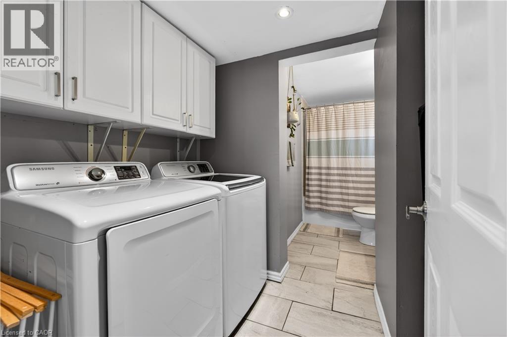 












30 CAMBRIDGE Avenue

,
Hamilton,




Ontario
L8H1T5

