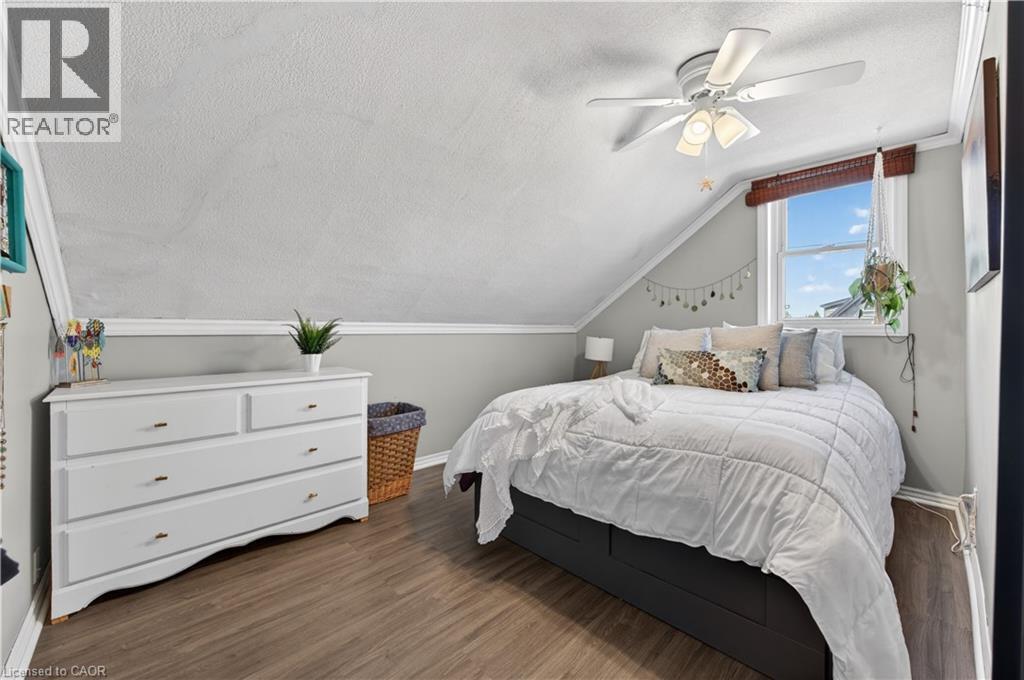 












30 CAMBRIDGE Avenue

,
Hamilton,




Ontario
L8H1T5

