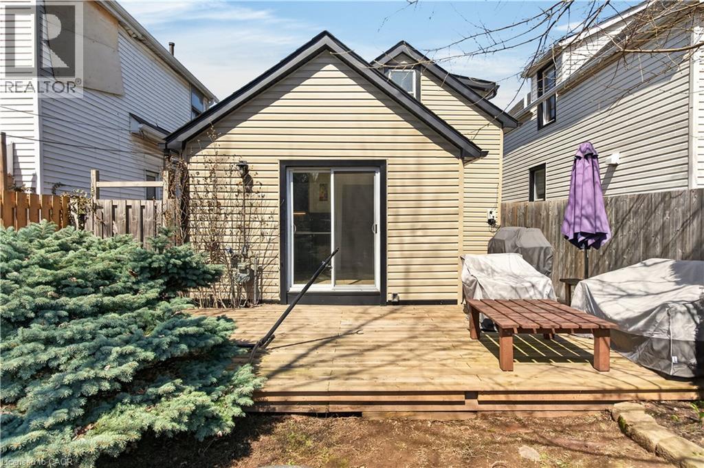 












30 CAMBRIDGE Avenue

,
Hamilton,




Ontario
L8H1T5

