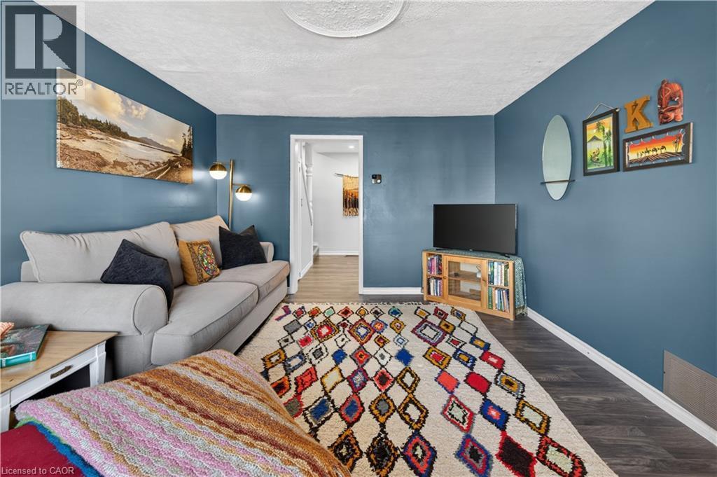 












30 CAMBRIDGE Avenue

,
Hamilton,




Ontario
L8H1T5

