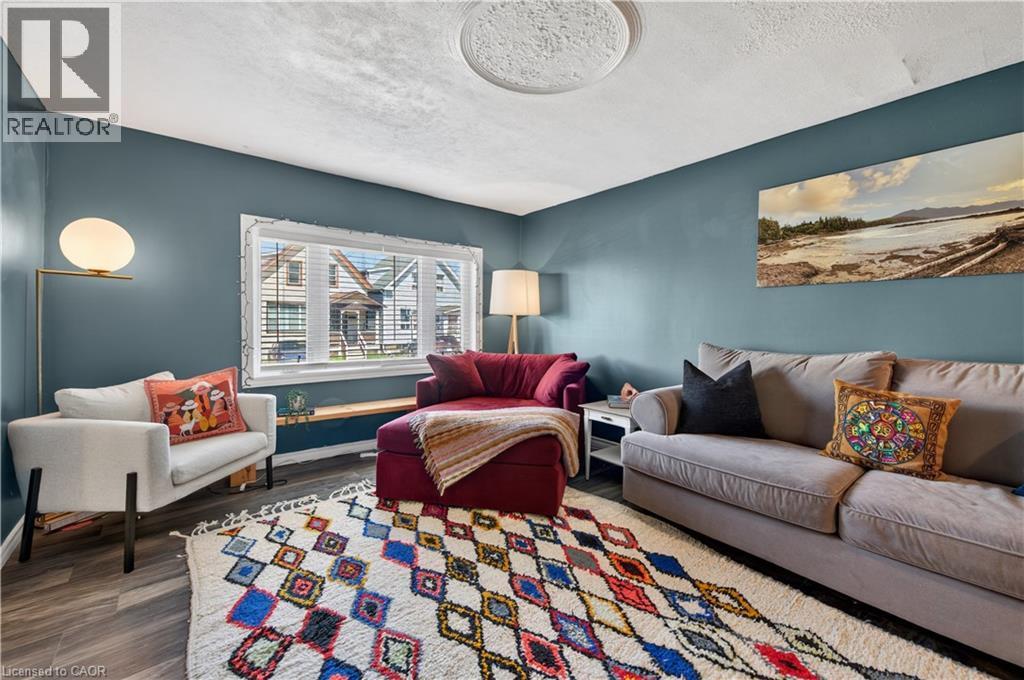 












30 CAMBRIDGE Avenue

,
Hamilton,




Ontario
L8H1T5

