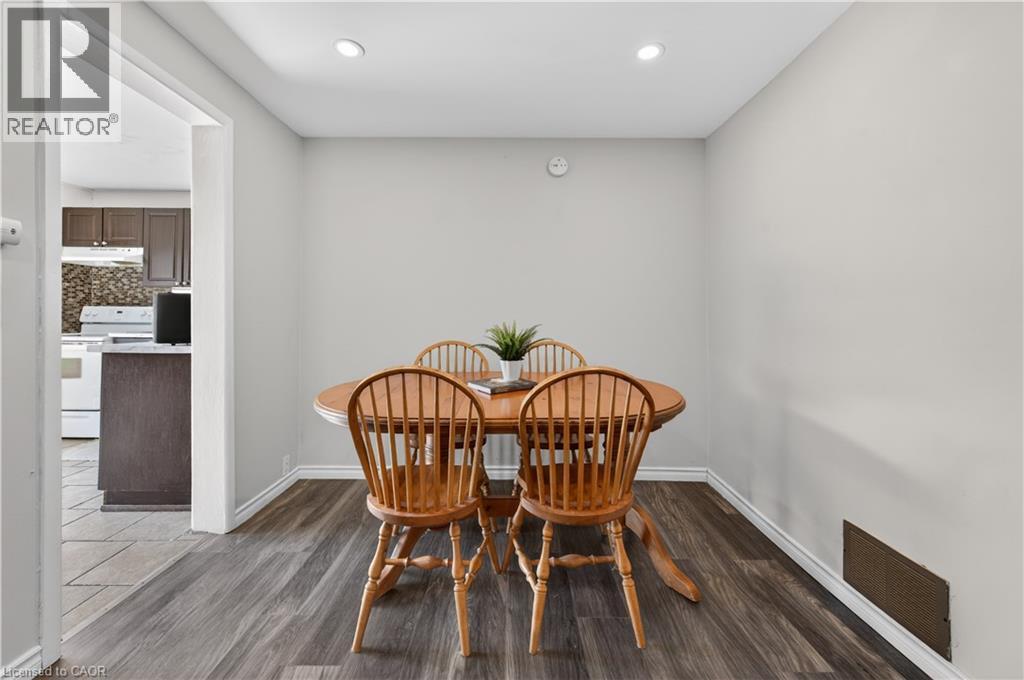 












30 CAMBRIDGE Avenue

,
Hamilton,




Ontario
L8H1T5

