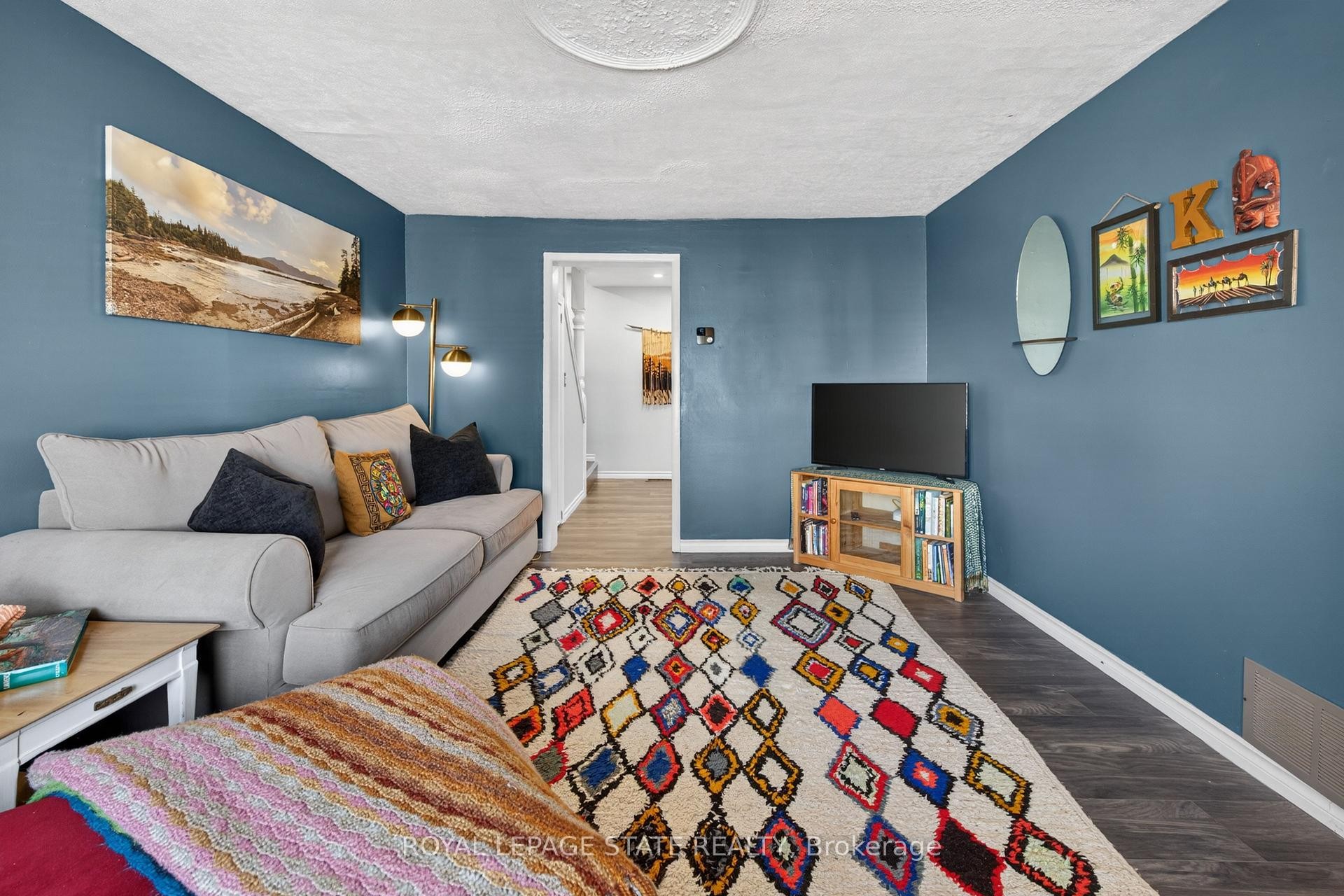 









30


Cambridge

Avenue,
Hamilton,




ON
L8H 1T5


