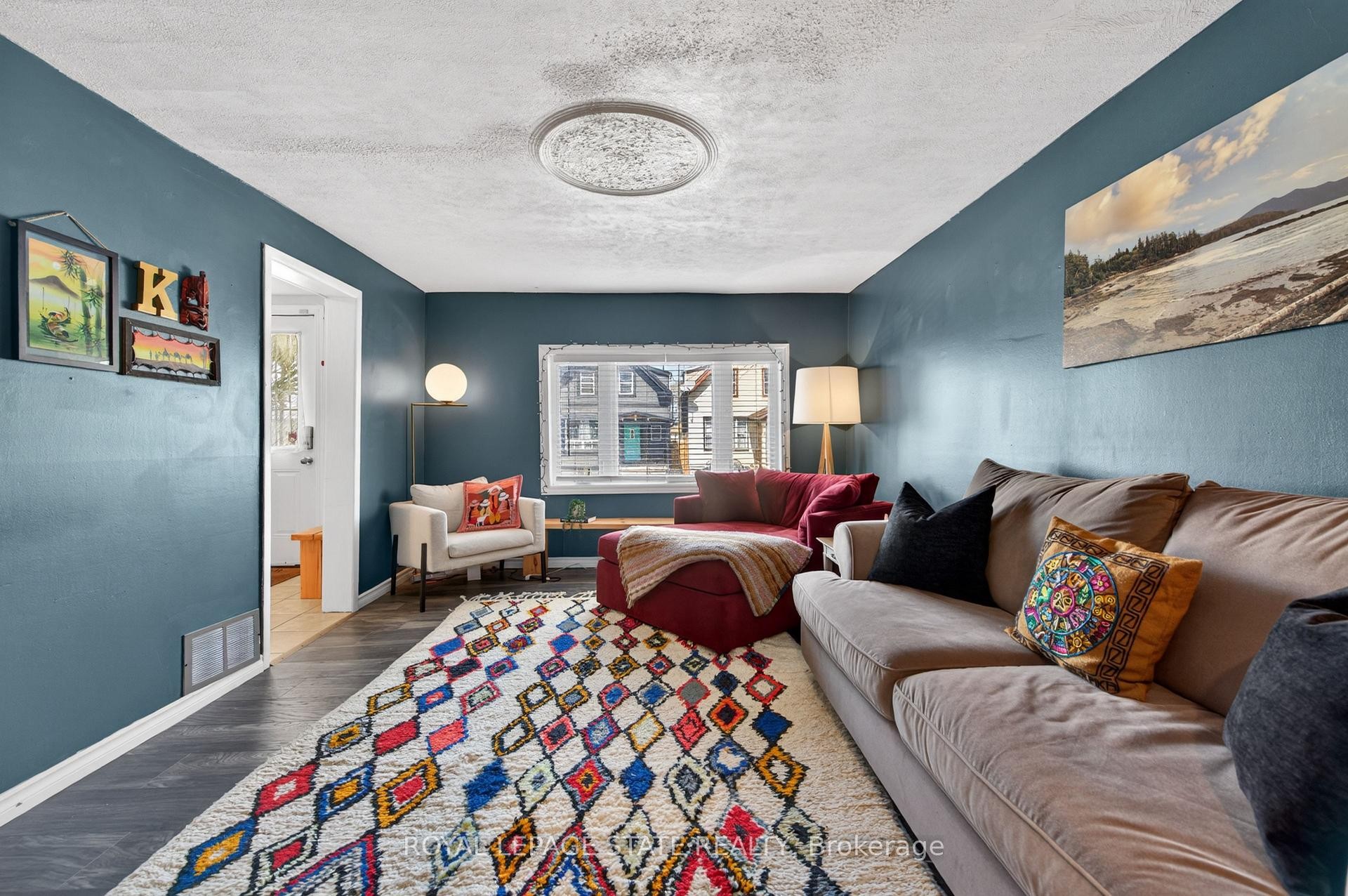 









30


Cambridge

Avenue,
Hamilton,




ON
L8H 1T5

