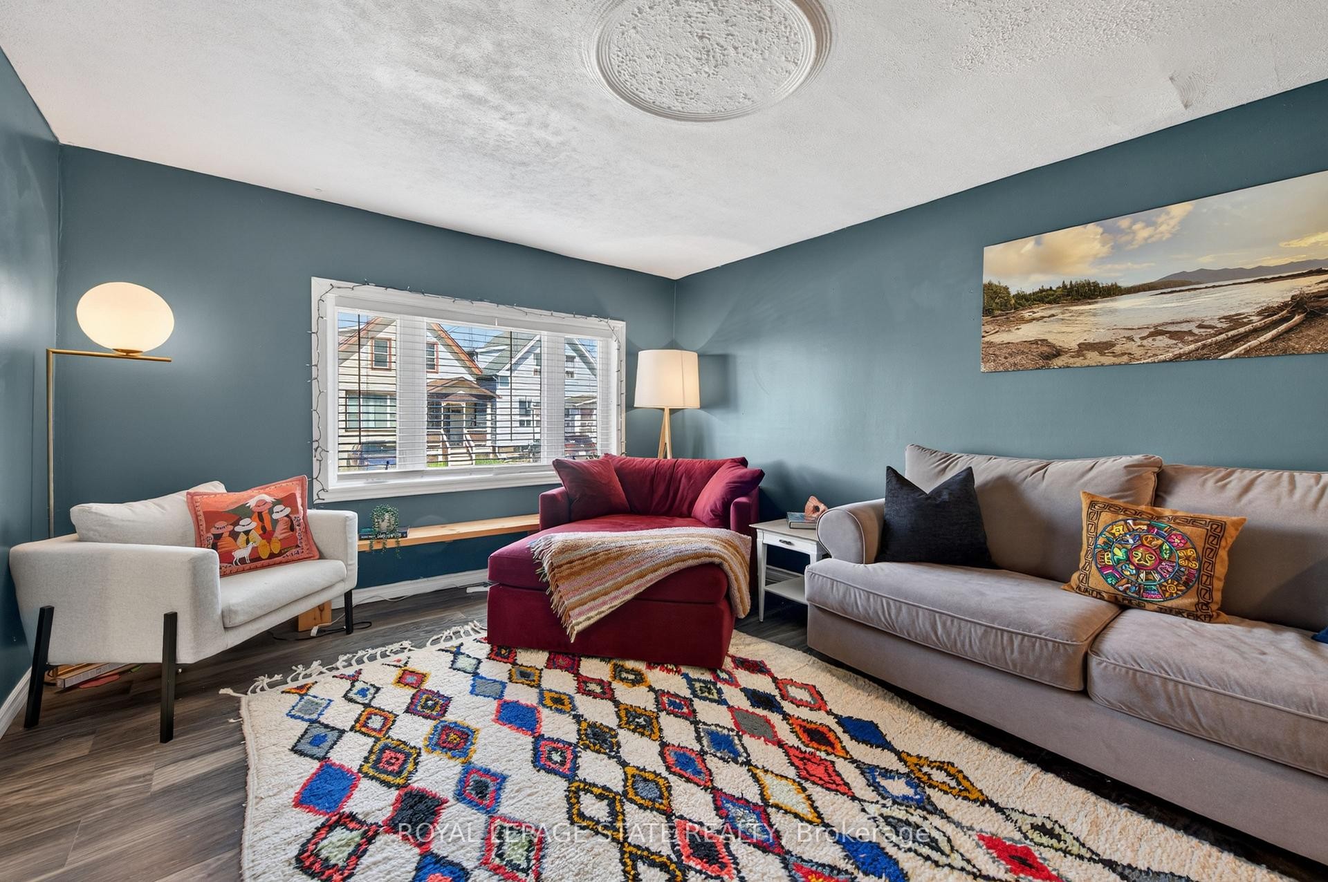 









30


Cambridge

Avenue,
Hamilton,




ON
L8H 1T5

