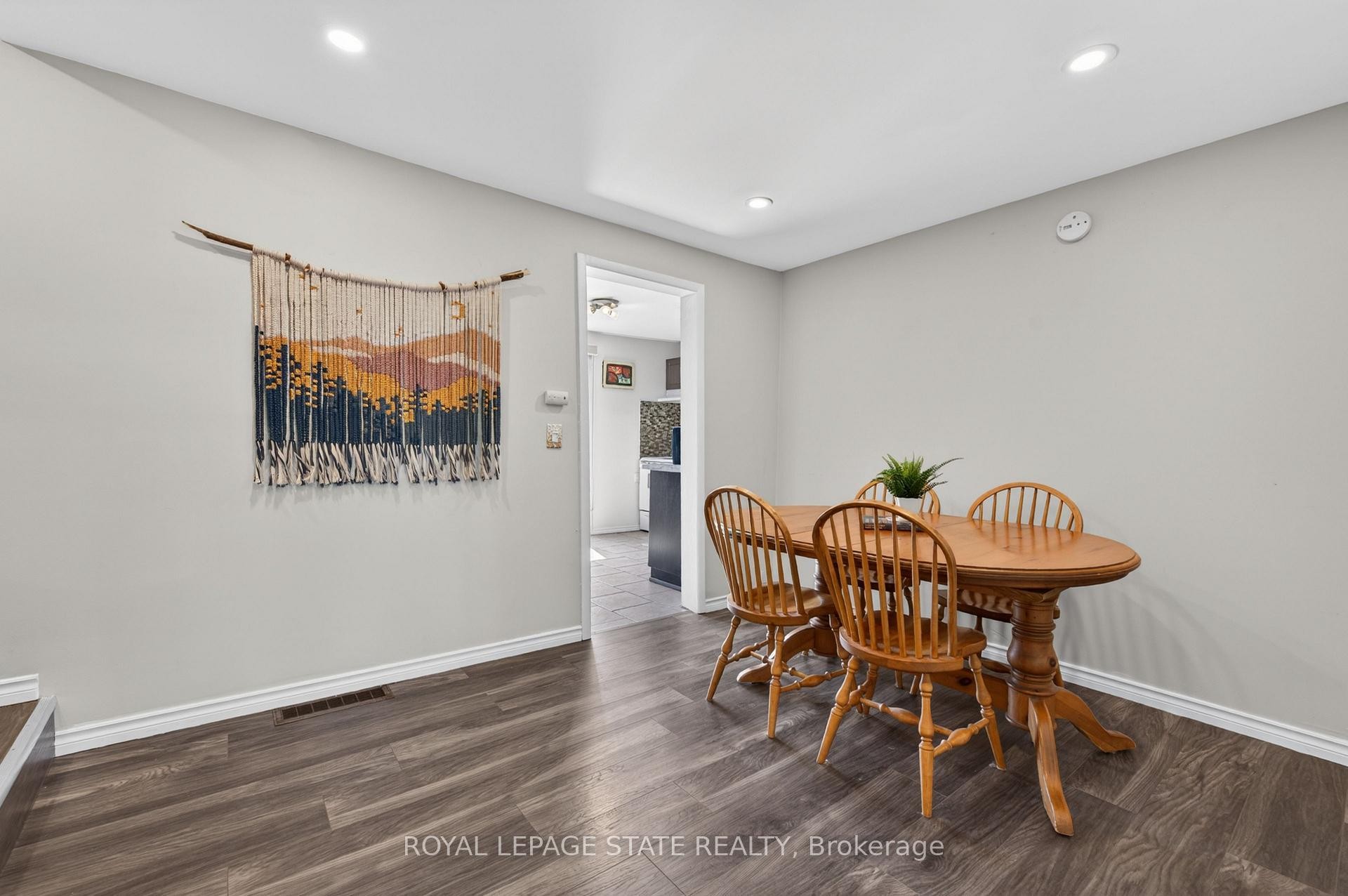 









30


Cambridge

Avenue,
Hamilton,




ON
L8H 1T5


