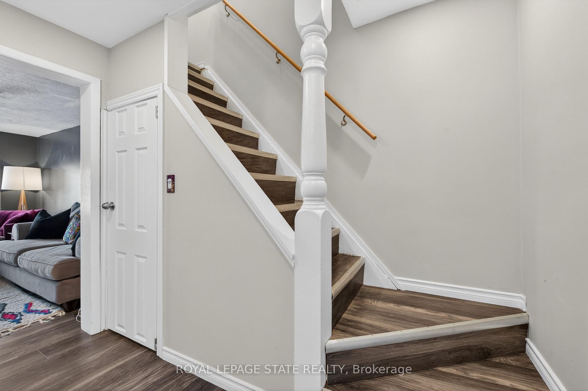 









30


Cambridge

Avenue,
Hamilton,




ON
L8H 1T5

