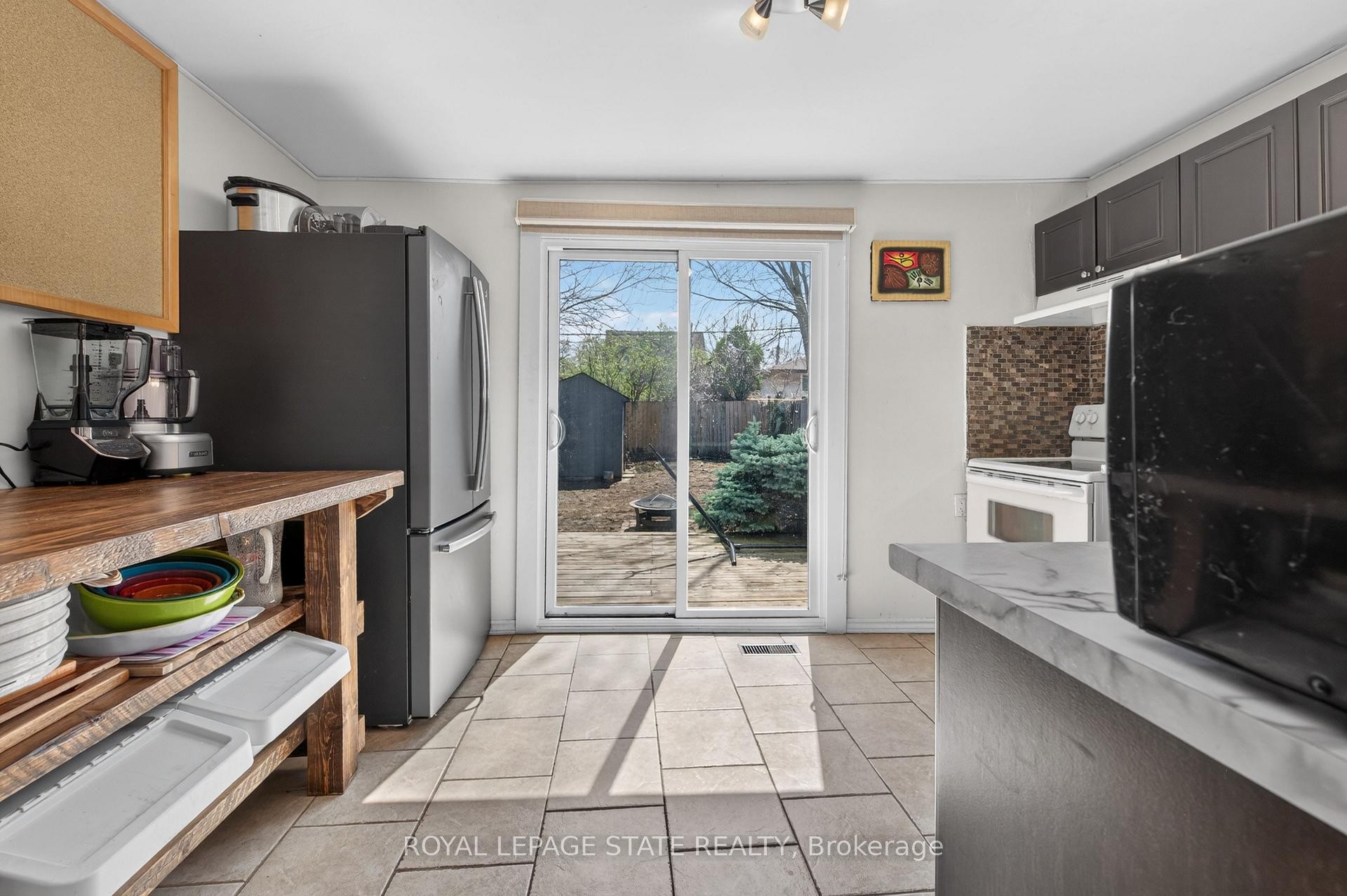 









30


Cambridge

Avenue,
Hamilton,




ON
L8H 1T5

