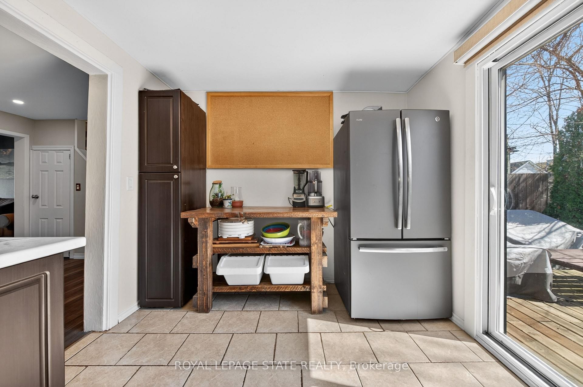 









30


Cambridge

Avenue,
Hamilton,




ON
L8H 1T5

