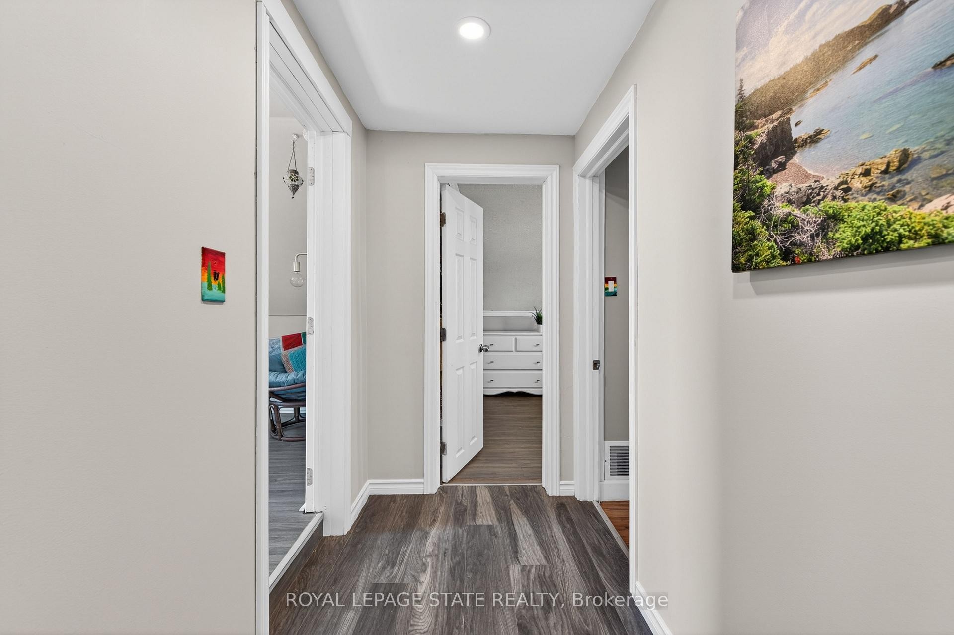 









30


Cambridge

Avenue,
Hamilton,




ON
L8H 1T5


