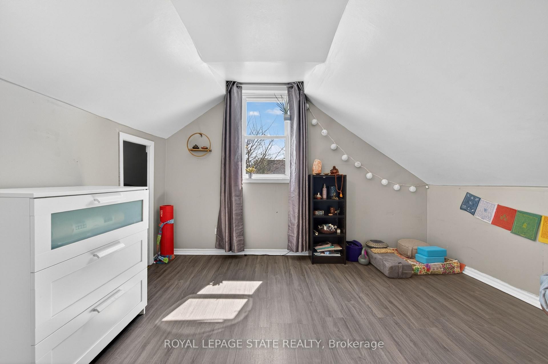 









30


Cambridge

Avenue,
Hamilton,




ON
L8H 1T5


