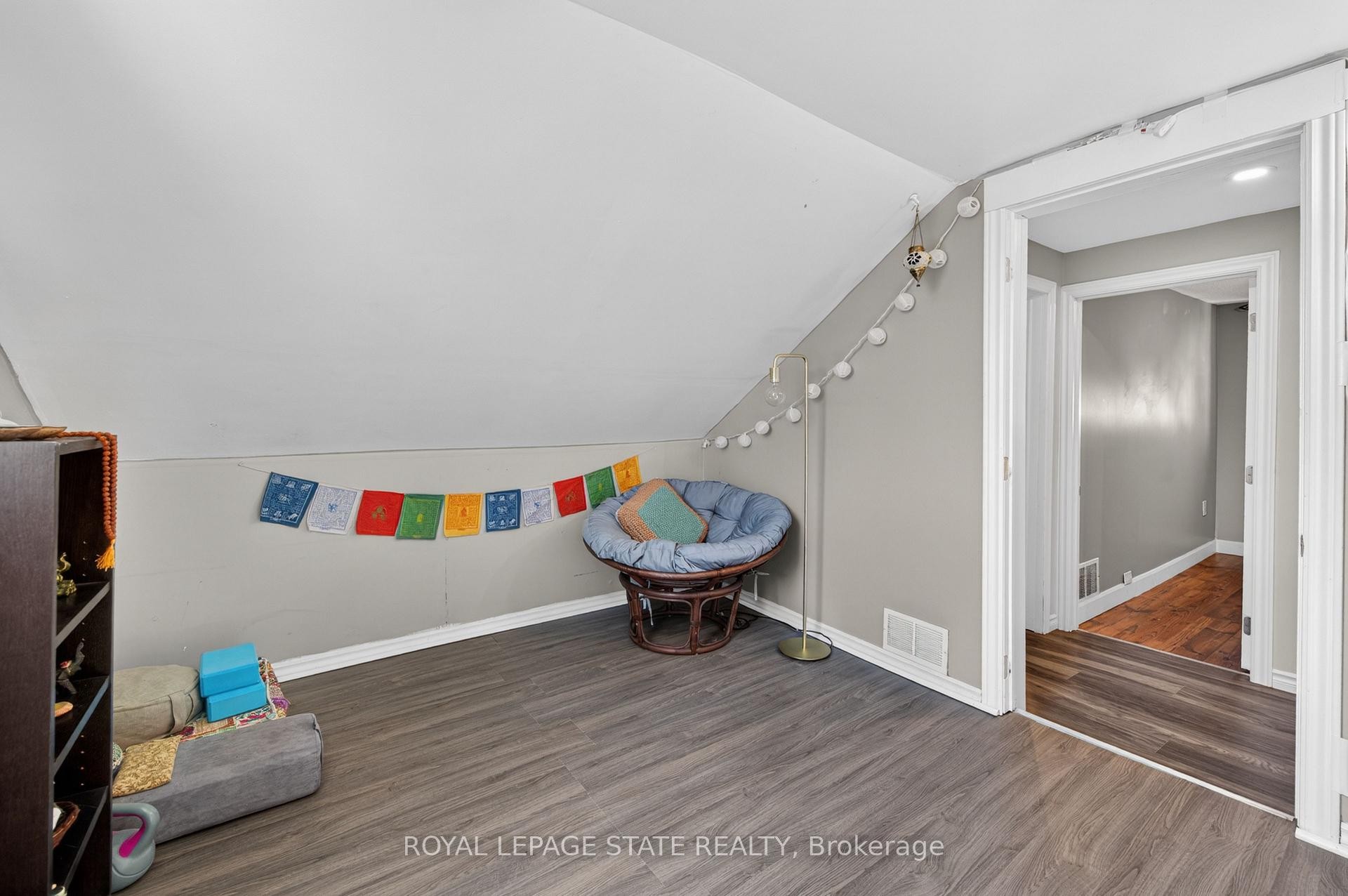 









30


Cambridge

Avenue,
Hamilton,




ON
L8H 1T5

