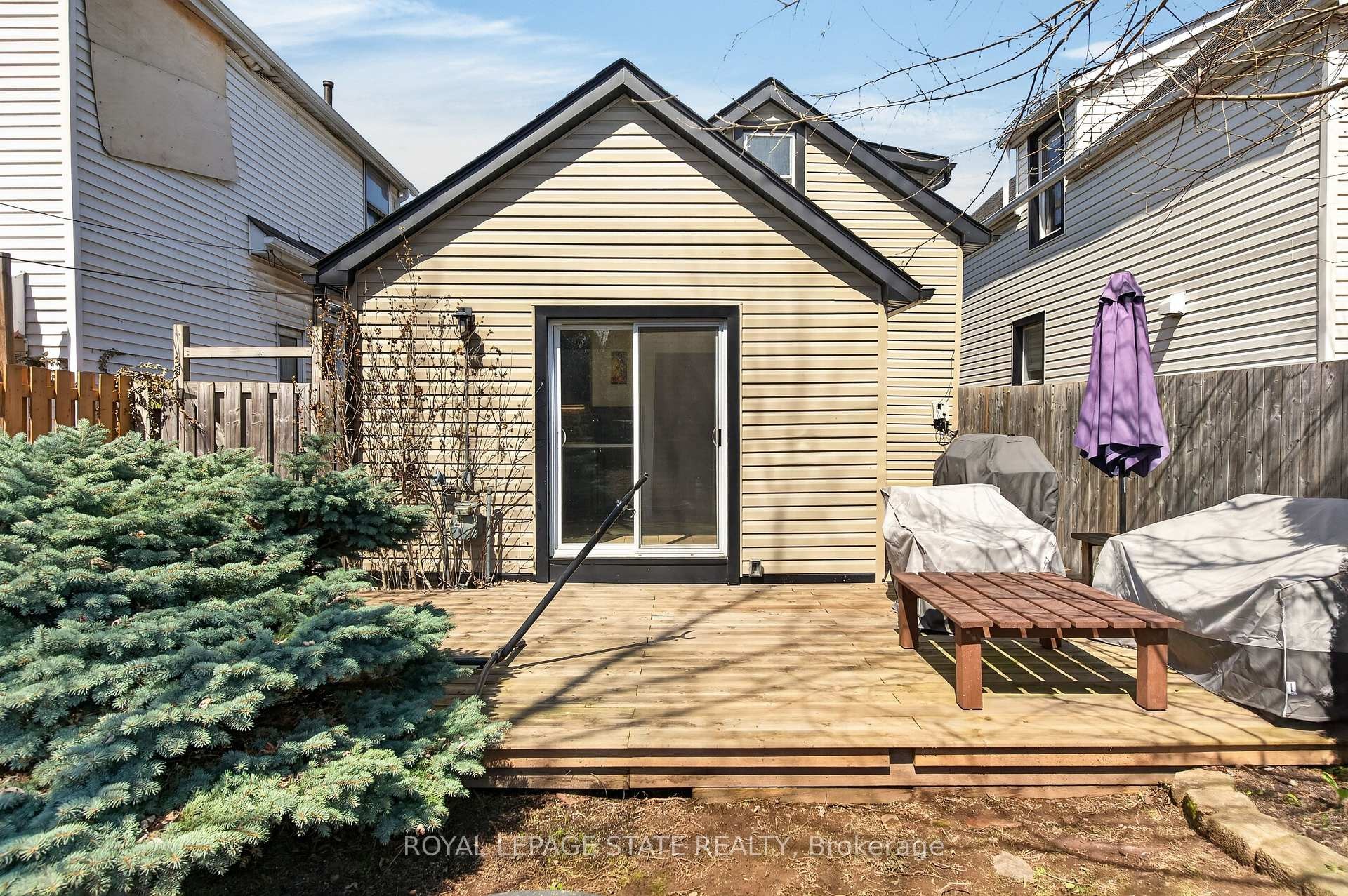 









30


Cambridge

Avenue,
Hamilton,




ON
L8H 1T5

