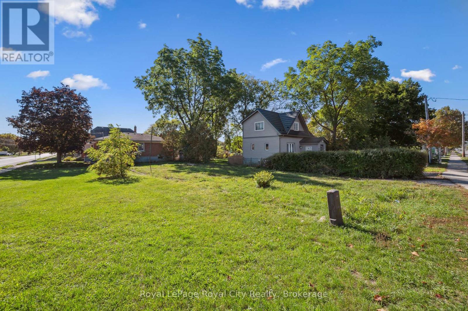 












239 ELIZABETH STREET

,
Guelph (St. Patrick's Ward),







Ontario
N1E2X6

