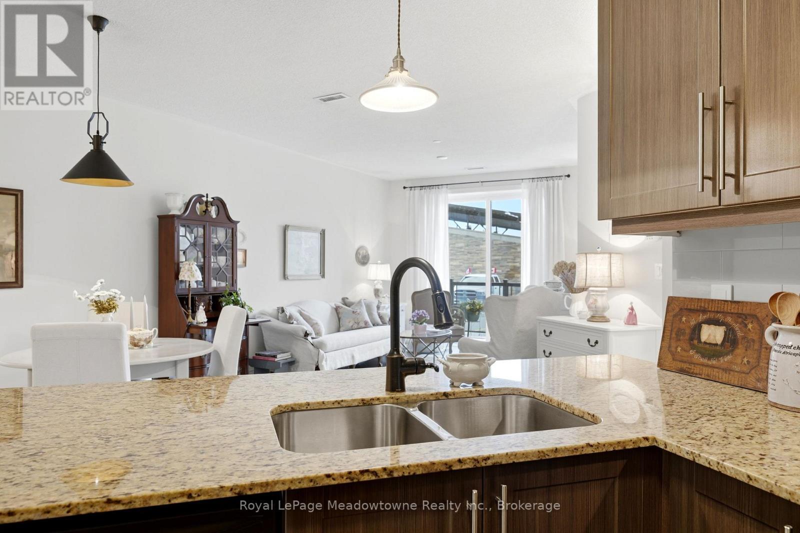 












109 - 33 WHITMER STREET

,
Milton (SC Scott),




Ontario
L9T8P9

