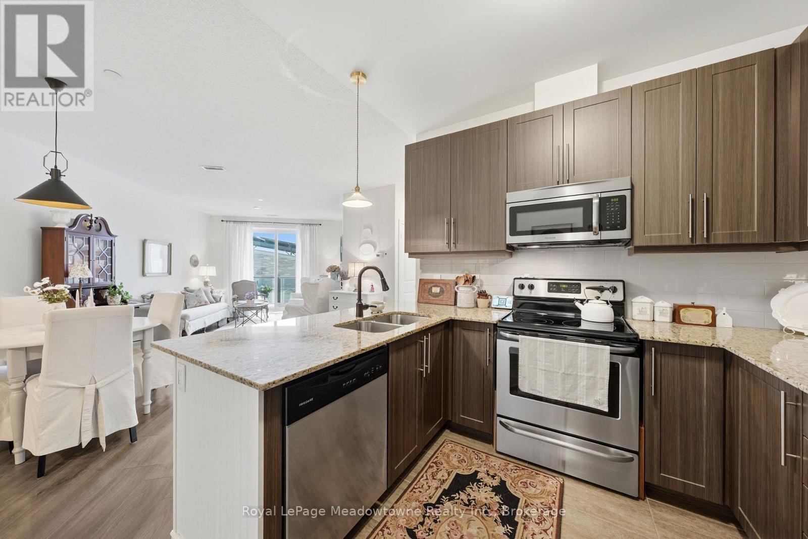 












109 - 33 WHITMER STREET

,
Milton (SC Scott),




Ontario
L9T8P9

