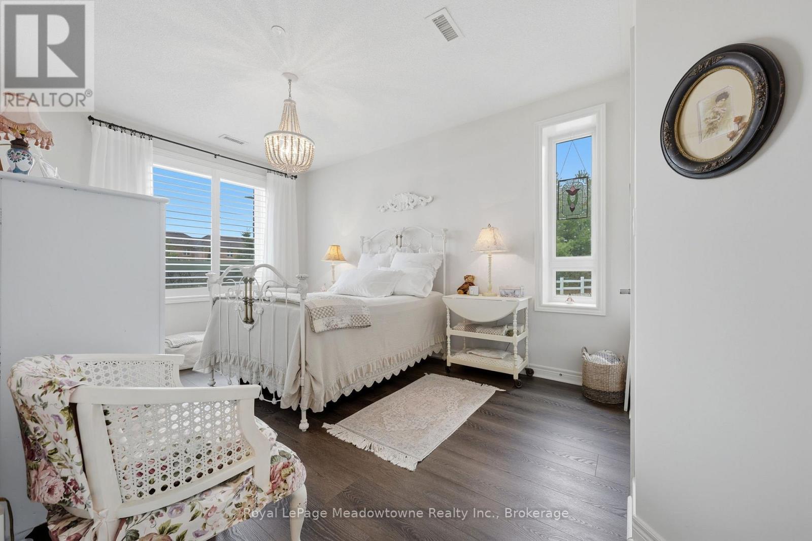 












109 - 33 WHITMER STREET

,
Milton (SC Scott),




Ontario
L9T8P9

