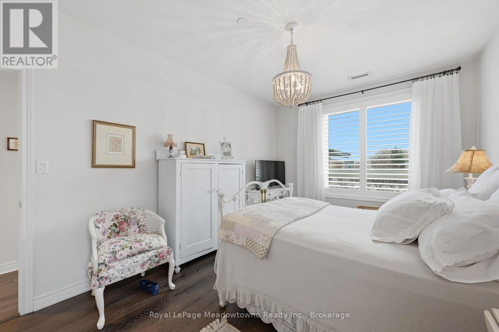 












109 - 33 WHITMER STREET

,
Milton (SC Scott),




Ontario
L9T8P9

