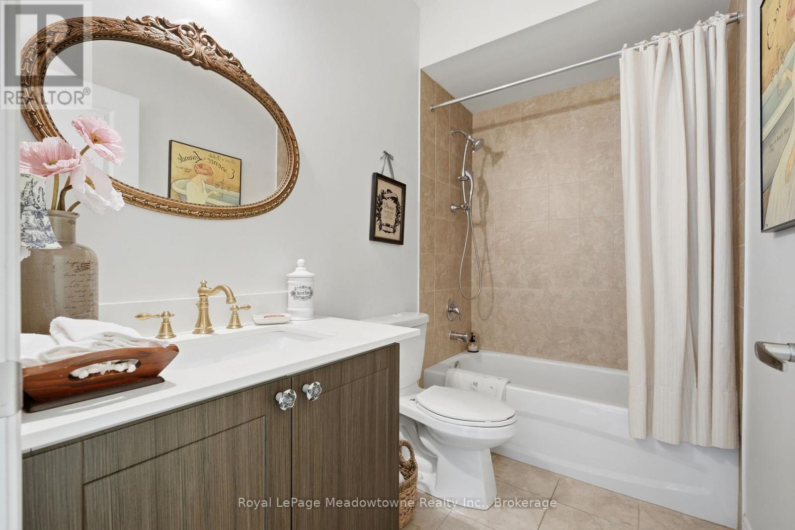 












109 - 33 WHITMER STREET

,
Milton (SC Scott),




Ontario
L9T8P9

