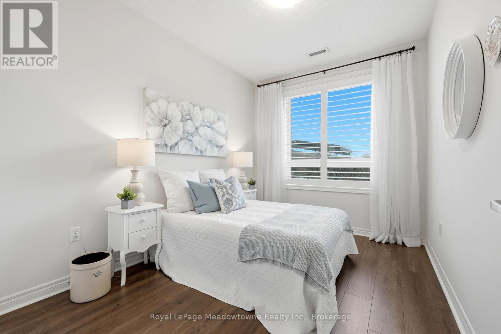 












109 - 33 WHITMER STREET

,
Milton (SC Scott),




Ontario
L9T8P9

