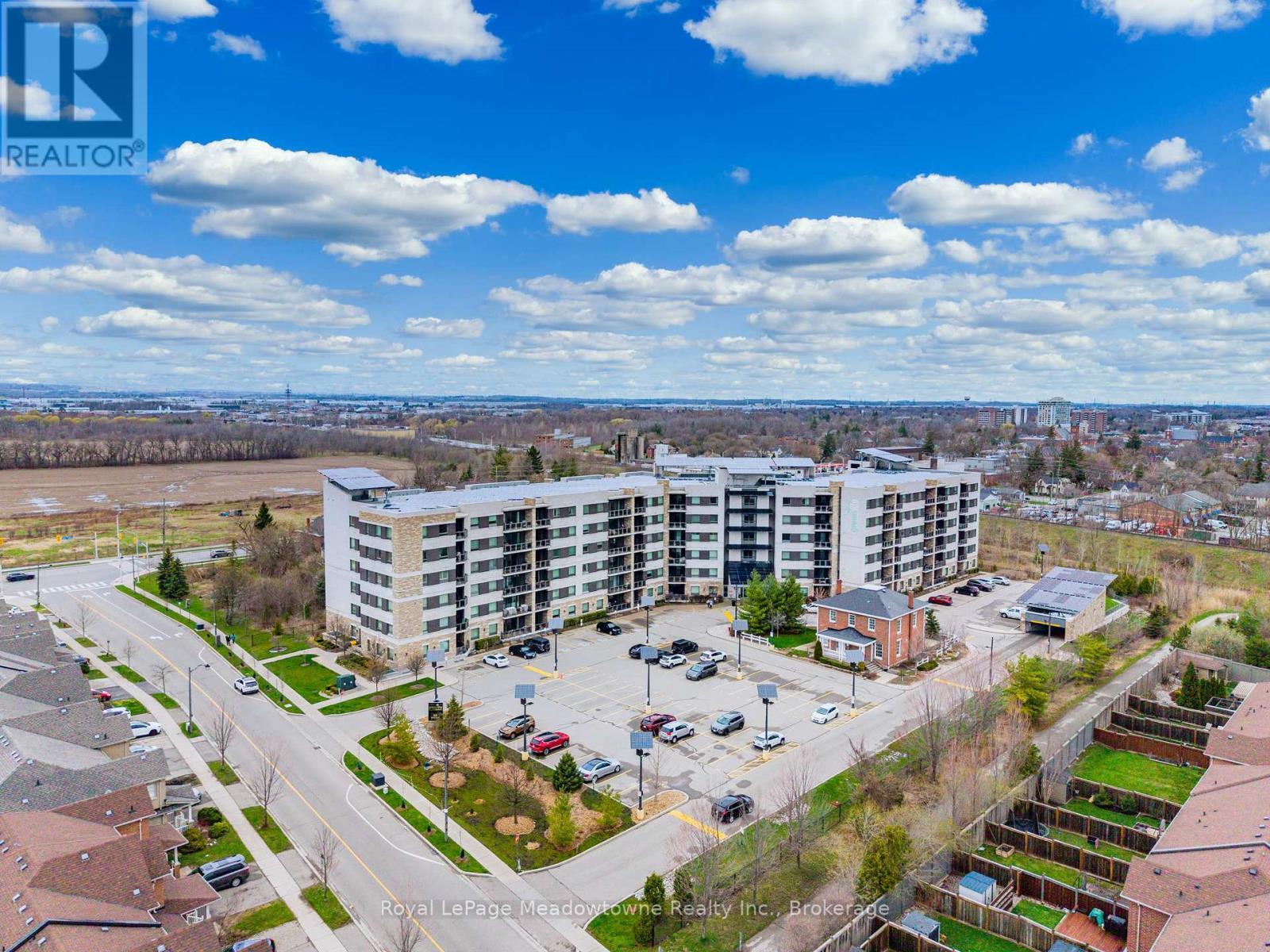 












109 - 33 WHITMER STREET

,
Milton (SC Scott),




Ontario
L9T8P9

