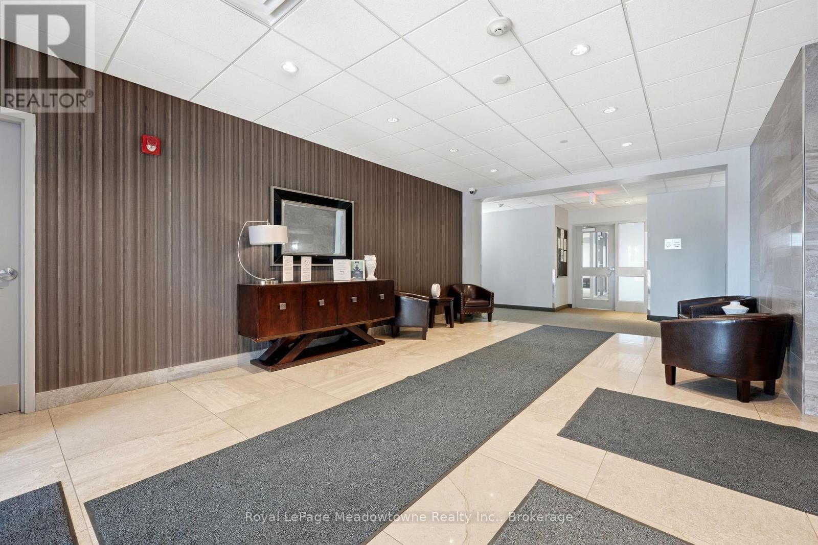 












109 - 33 WHITMER STREET

,
Milton (SC Scott),




Ontario
L9T8P9

