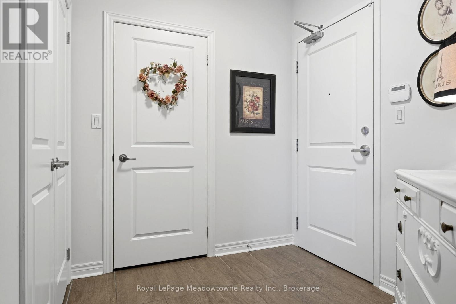 












109 - 33 WHITMER STREET

,
Milton (SC Scott),




Ontario
L9T8P9

