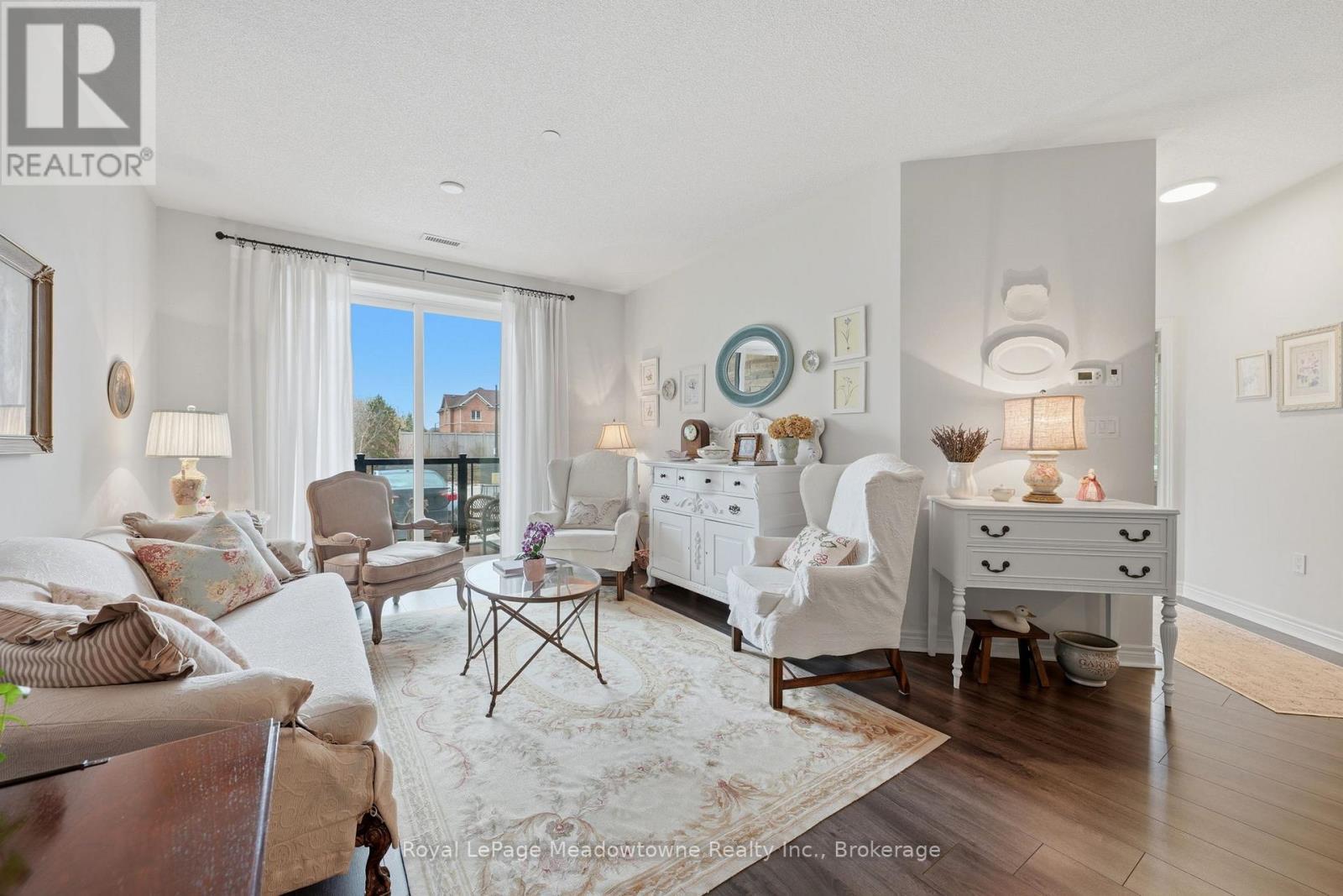 












109 - 33 WHITMER STREET

,
Milton (SC Scott),




Ontario
L9T8P9


