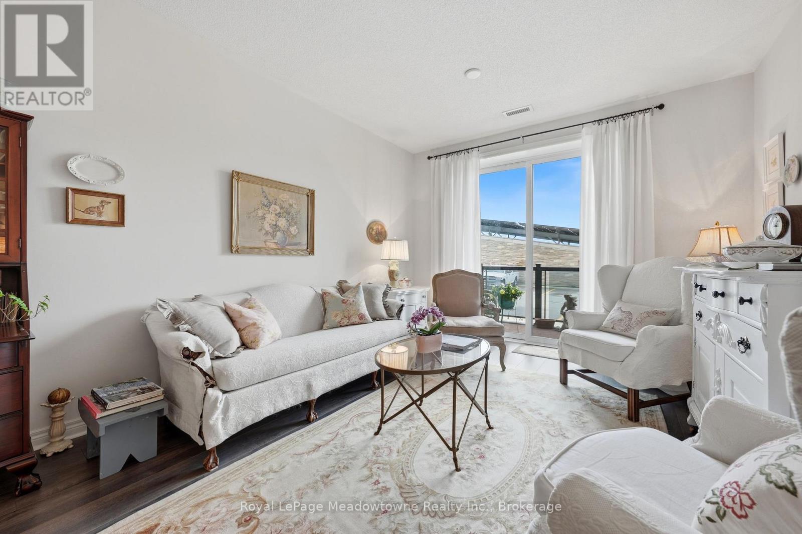 












109 - 33 WHITMER STREET

,
Milton (SC Scott),




Ontario
L9T8P9


