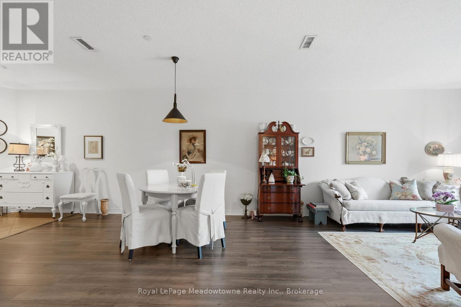 












109 - 33 WHITMER STREET

,
Milton (SC Scott),




Ontario
L9T8P9

