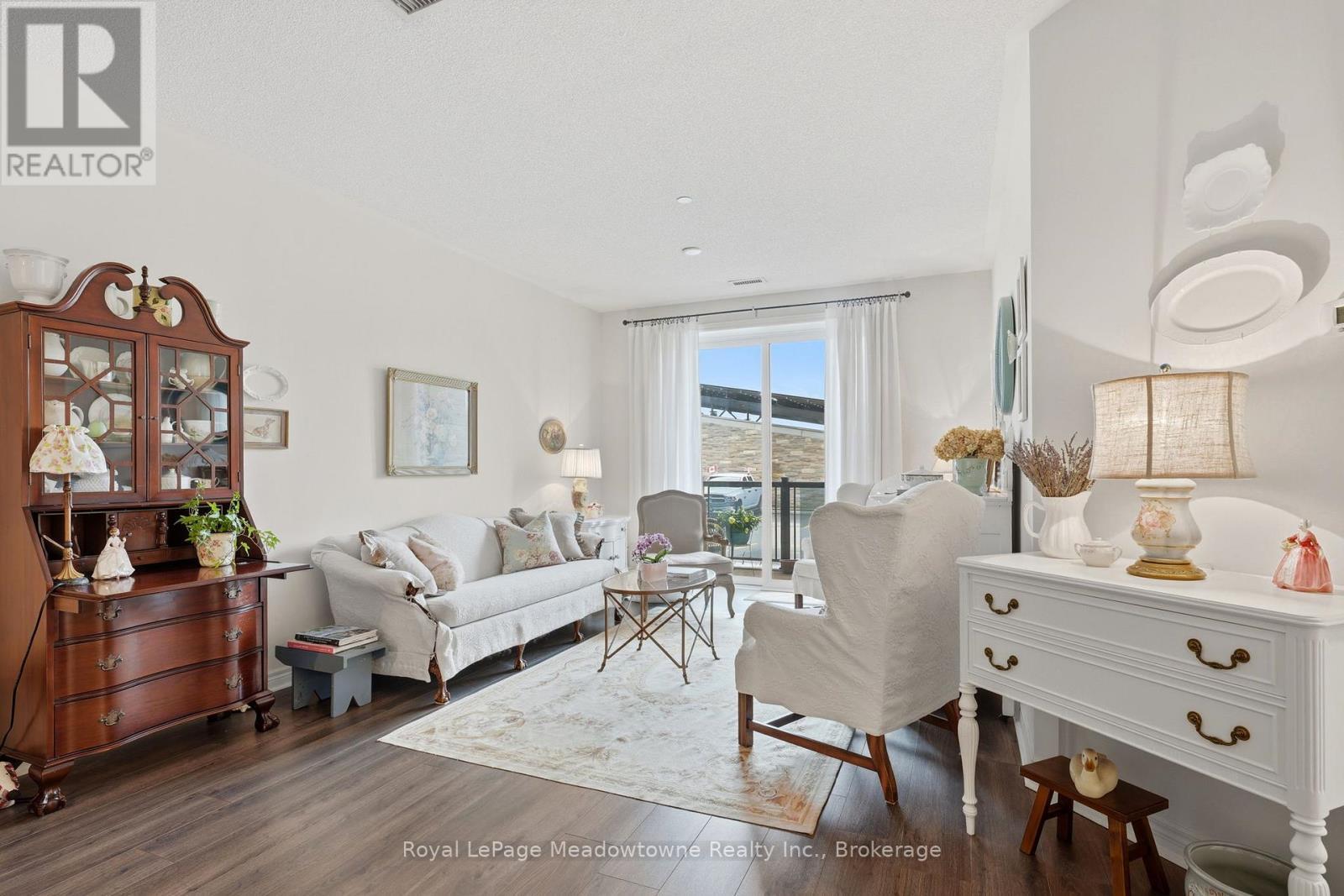 












109 - 33 WHITMER STREET

,
Milton (SC Scott),




Ontario
L9T8P9

