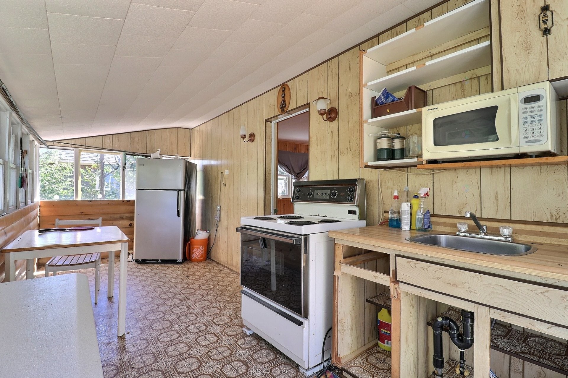 









841


Ch. des Rapides

,
Val-des-Monts,




QC
J8N6M4

