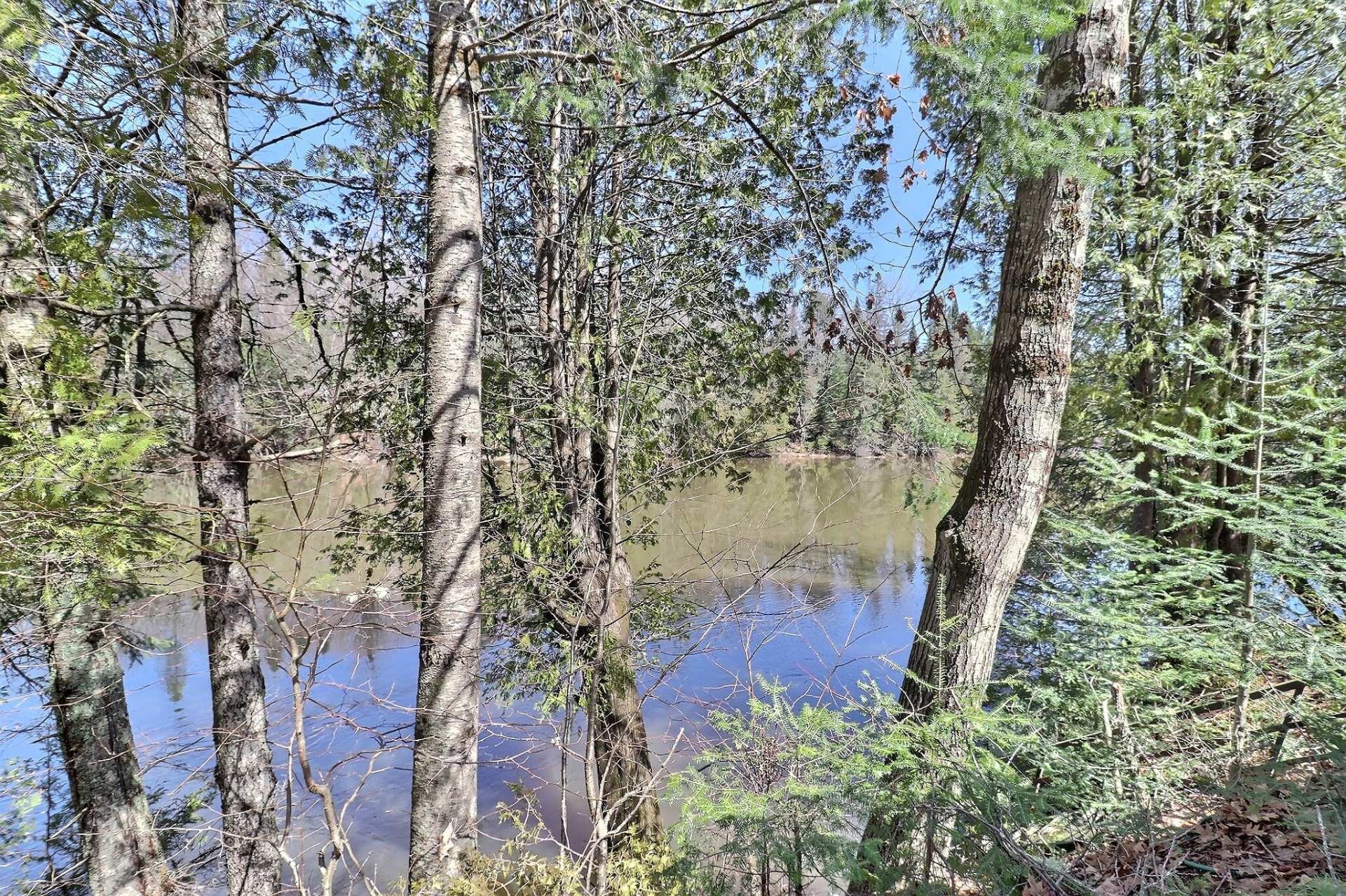 









841


Ch. des Rapides

,
Val-des-Monts,




QC
J8N6M4

