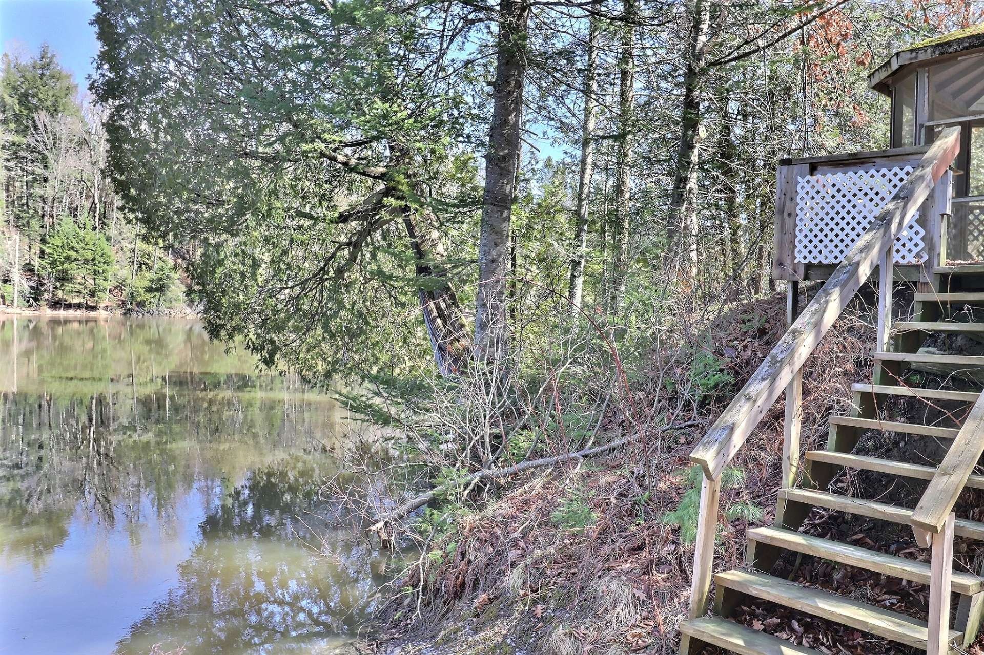 









841


Ch. des Rapides

,
Val-des-Monts,




QC
J8N6M4

