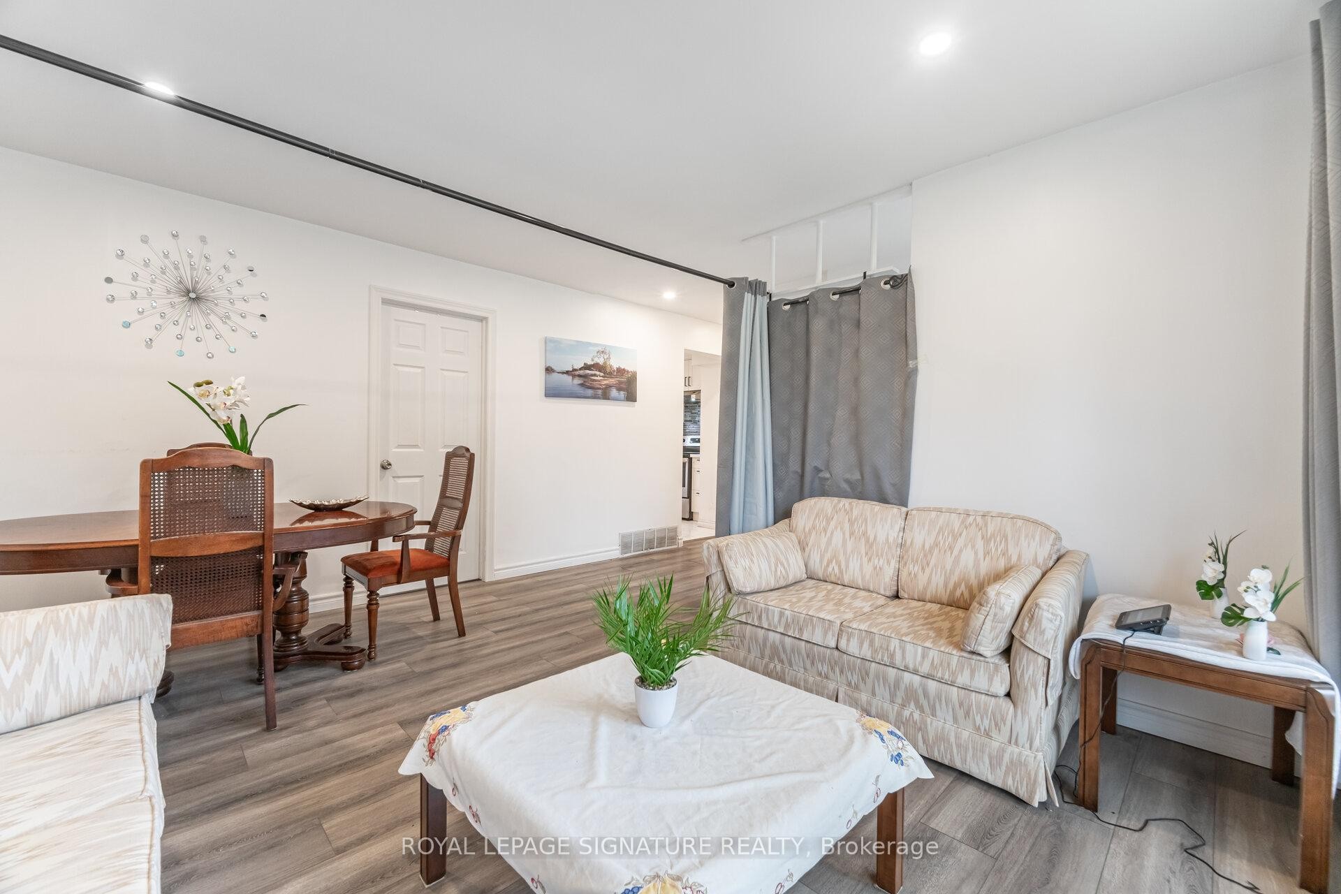 









406


Tamarack

Drive,
Waterloo,




ON
N2L 4G6

