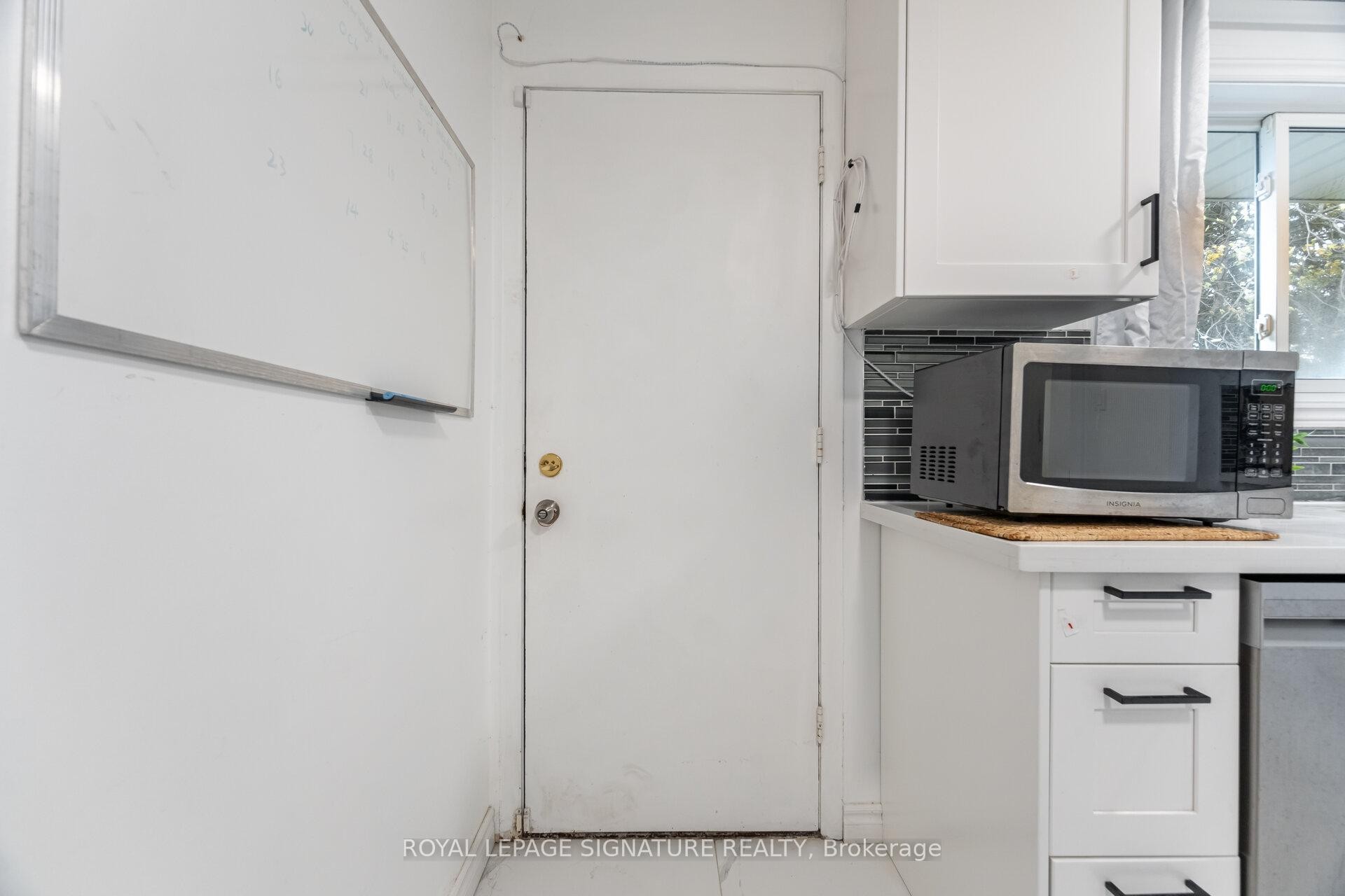 









406


Tamarack

Drive,
Waterloo,




ON
N2L 4G6

