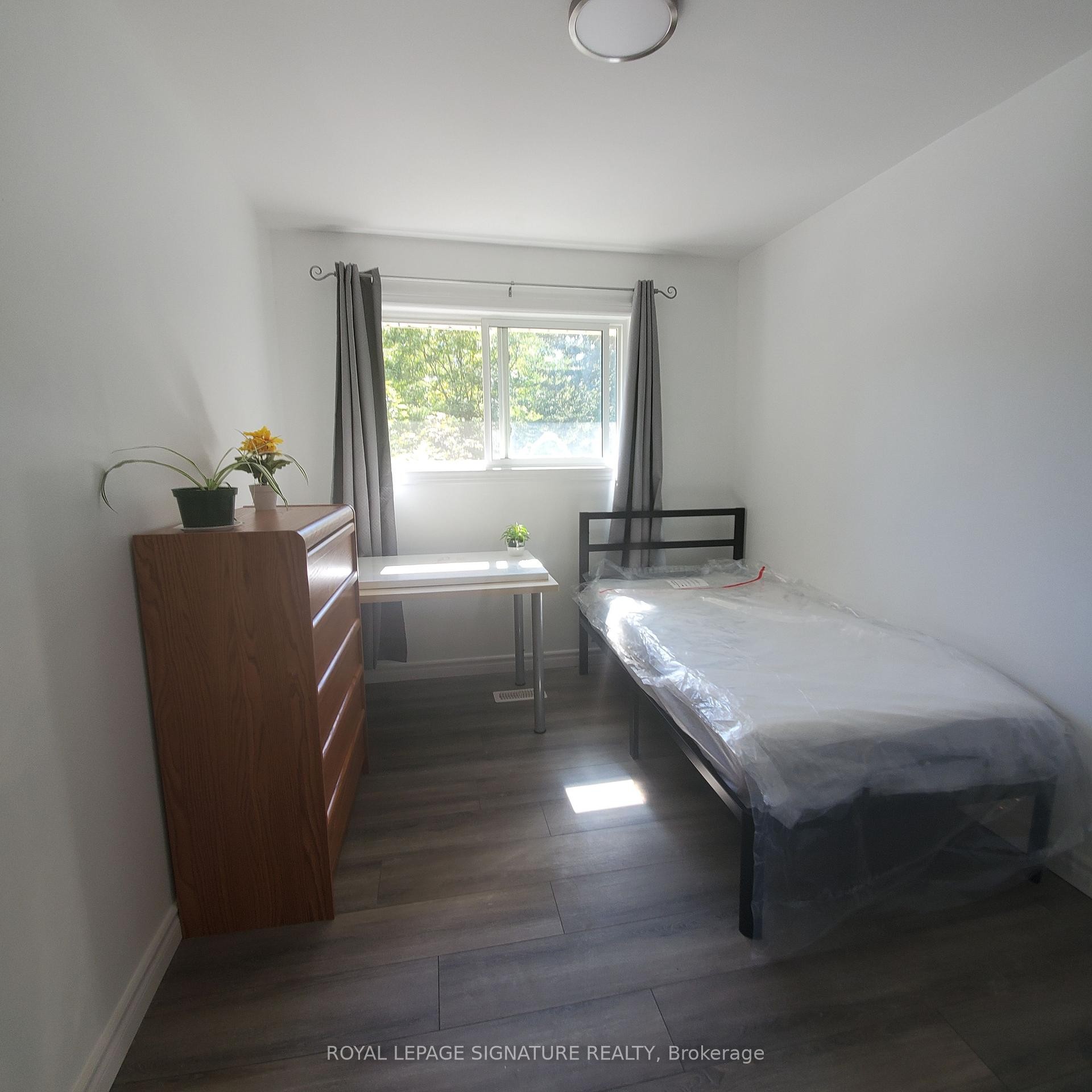 









406


Tamarack

Drive,
Waterloo,




ON
N2L 4G6

