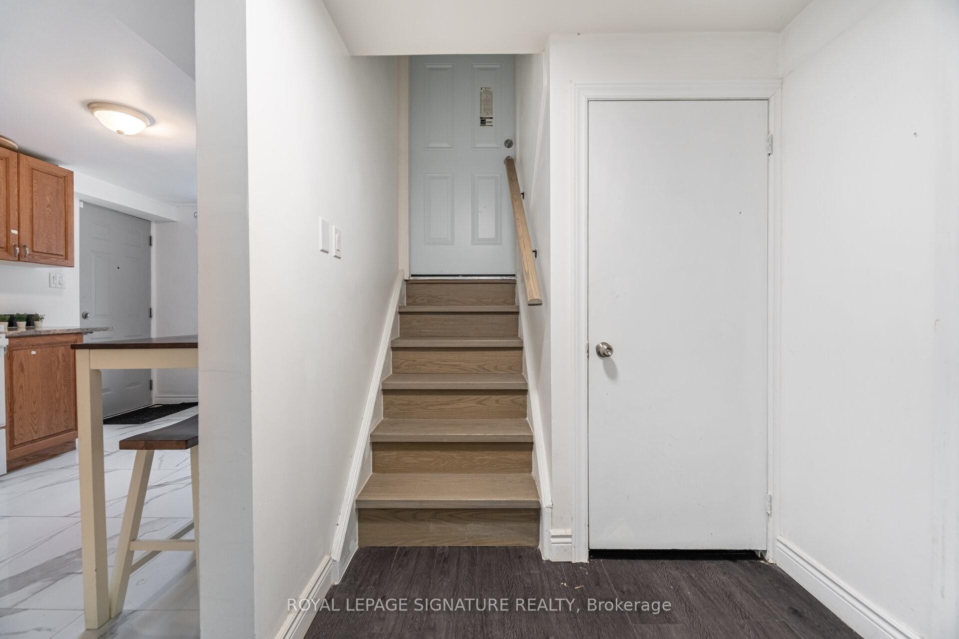 









406


Tamarack

Drive,
Waterloo,




ON
N2L 4G6

