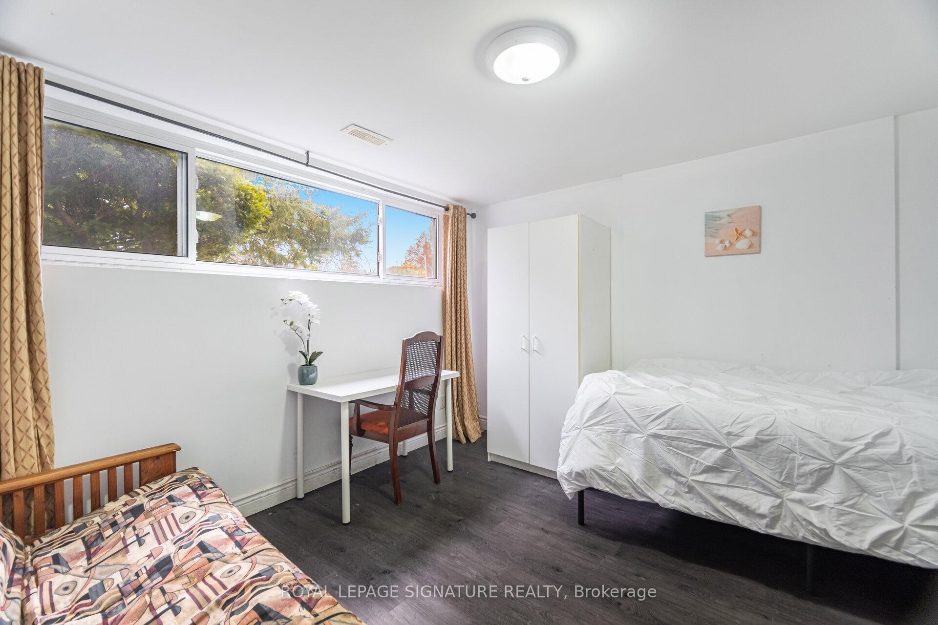 









406


Tamarack

Drive,
Waterloo,




ON
N2L 4G6

