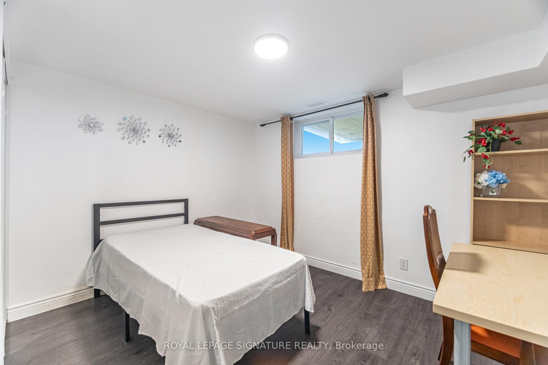 









406


Tamarack

Drive,
Waterloo,




ON
N2L 4G6

