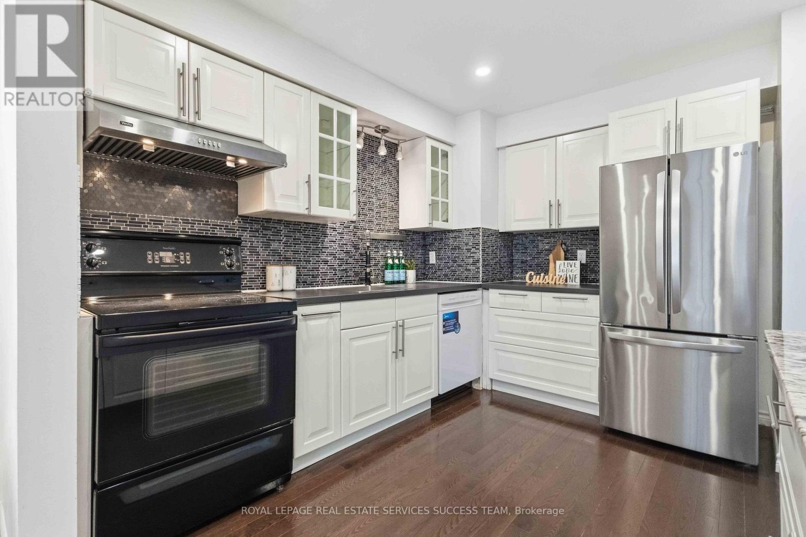 












31 THATCHER'S MILL WAY

,
Markham,




Ontario
L3P3T2

