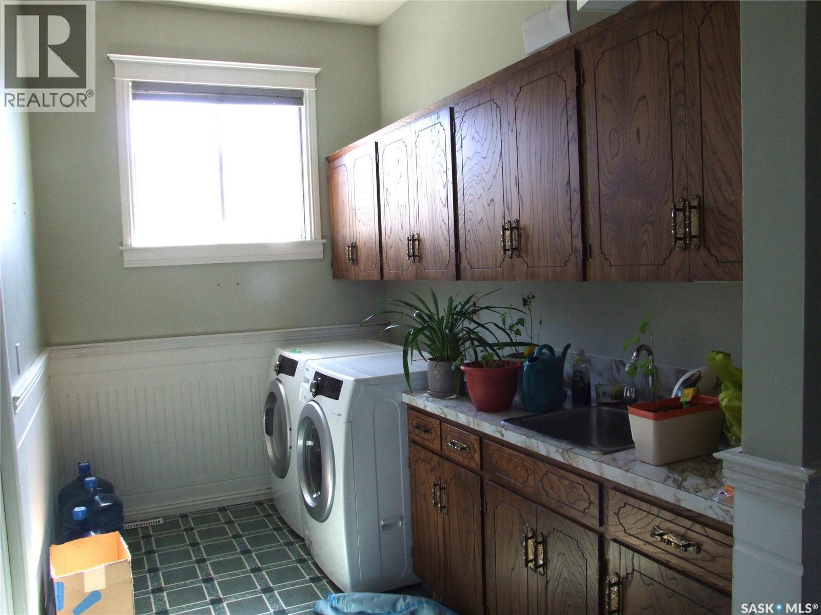 












232 5th STREET W

,
Leader,




Saskatchewan
S0N1H0

