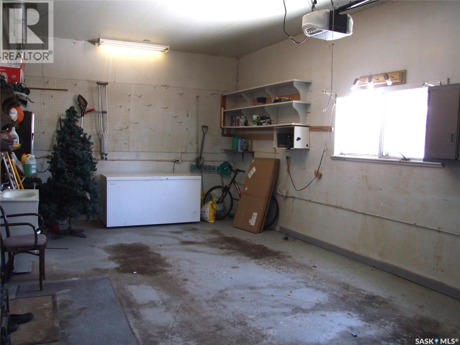 












232 5th STREET W

,
Leader,




Saskatchewan
S0N1H0

