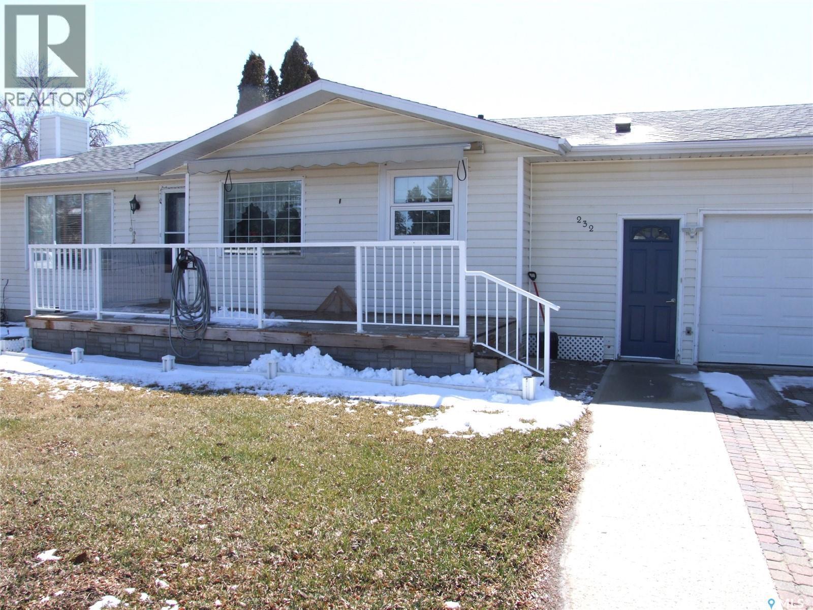 












232 5th STREET W

,
Leader,




Saskatchewan
S0N1H0

