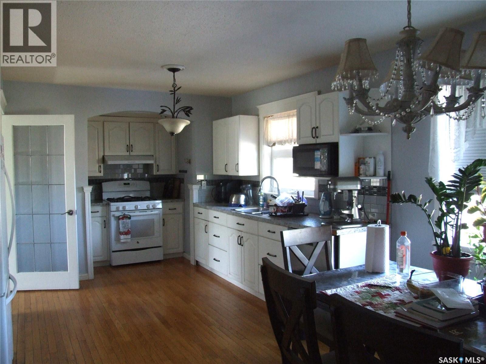 












232 5th STREET W

,
Leader,




Saskatchewan
S0N1H0

