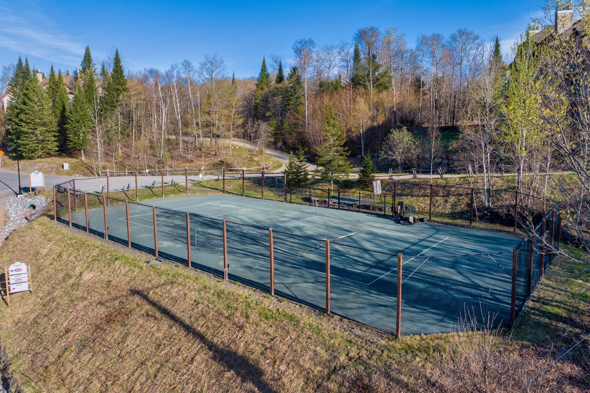 









175


Rue du Mont-Plaisant

, 4,
Mont-Tremblant,




QC
J8E1L2

