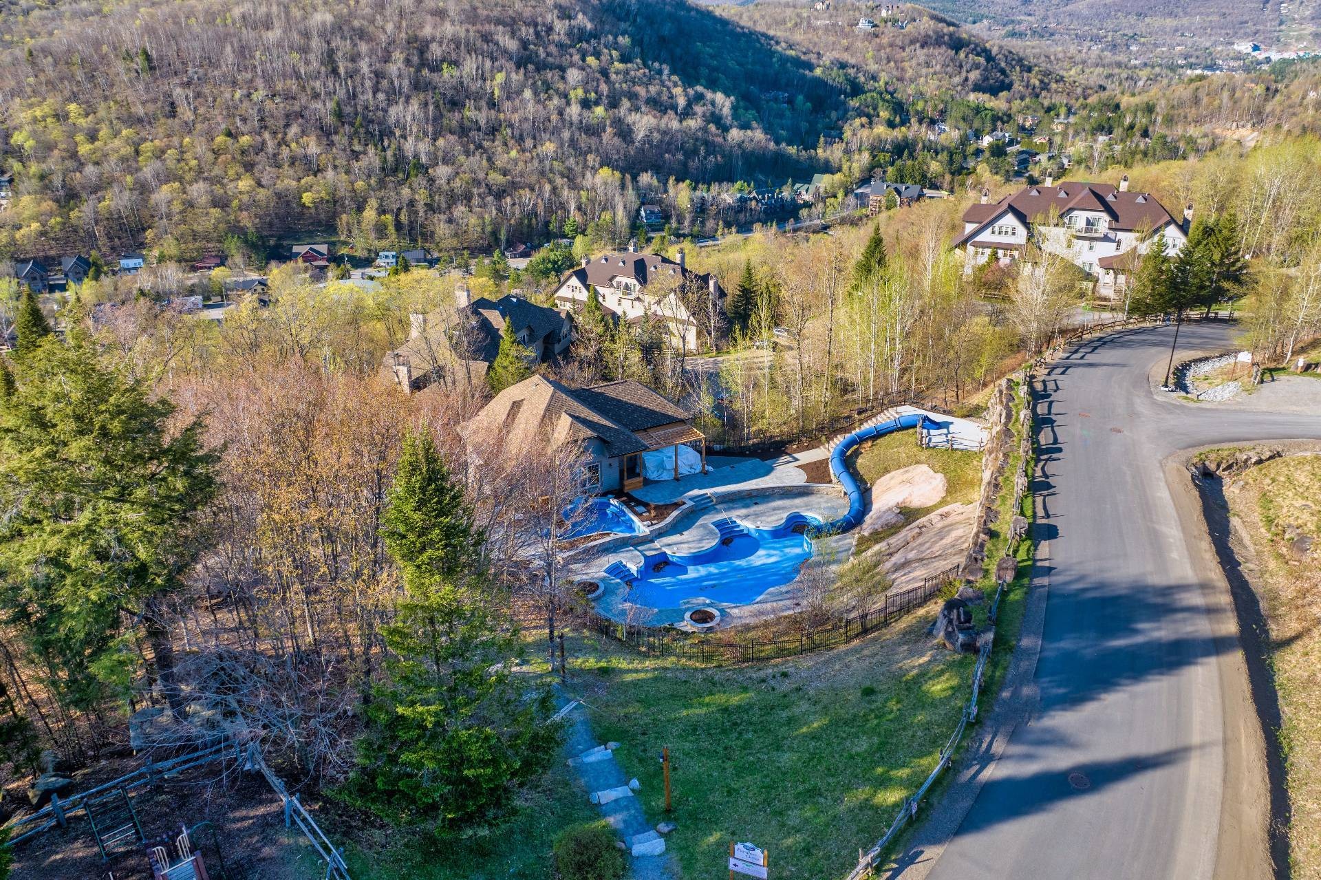 









175


Rue du Mont-Plaisant

, 4,
Mont-Tremblant,




QC
J8E1L2

