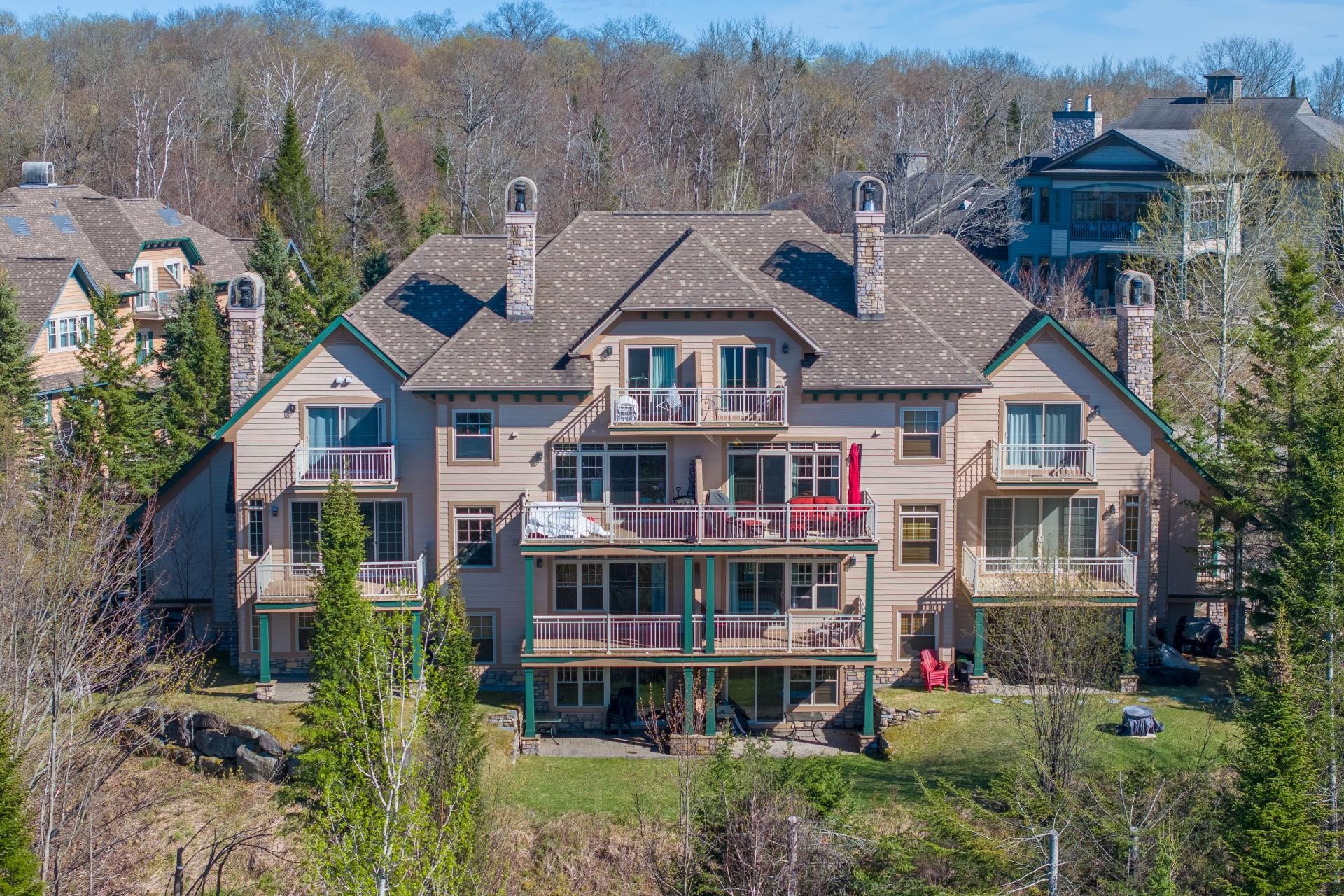 









175


Rue du Mont-Plaisant

, 4,
Mont-Tremblant,




QC
J8E1L2

